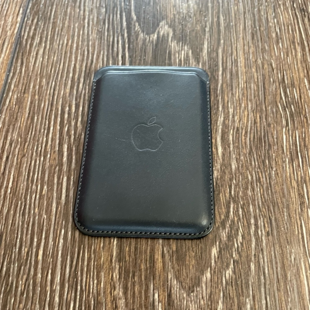 Apple iPhone Leather Wallet - MagSafe Black